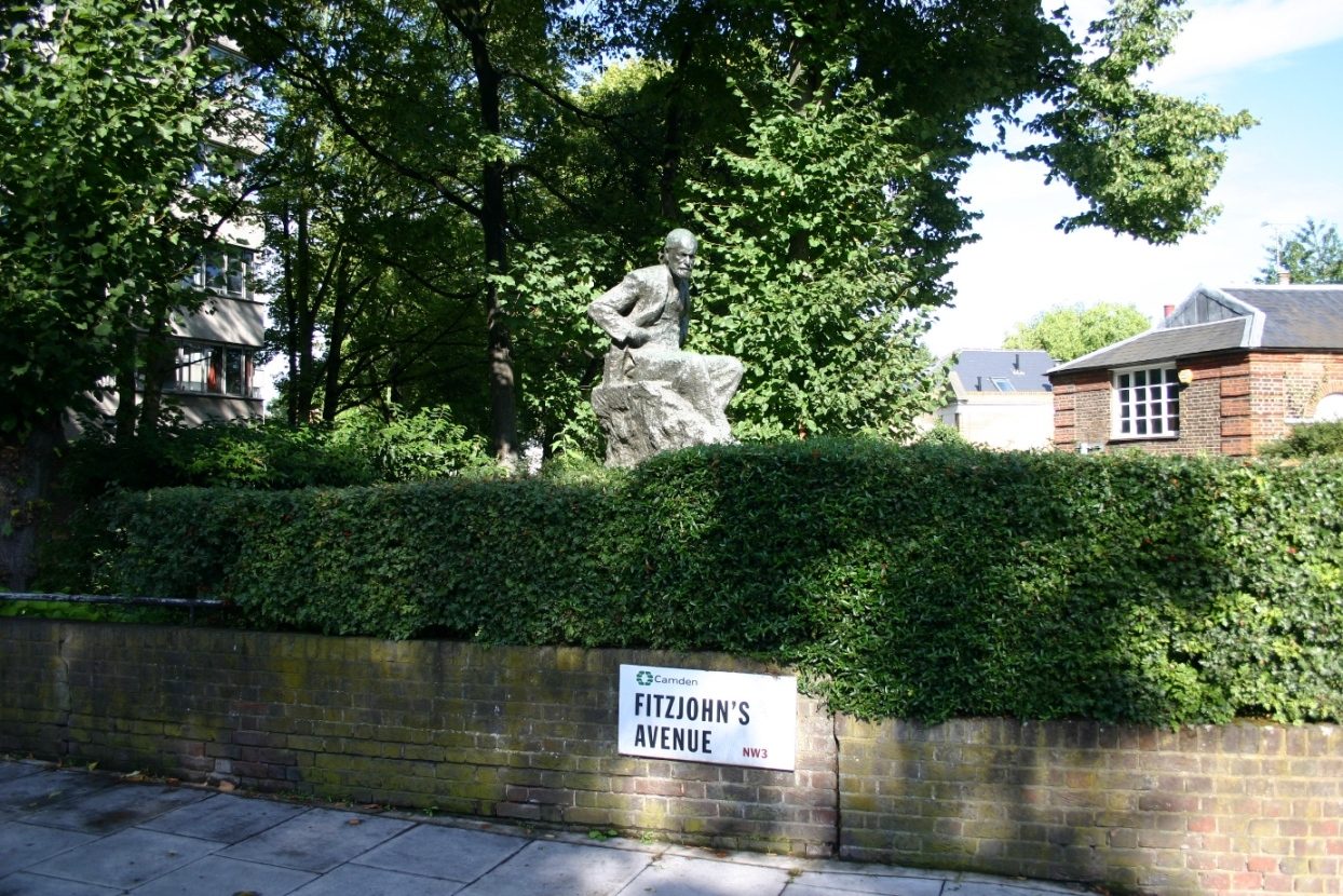 Sigmund Freud's monument, London - 01.JPG